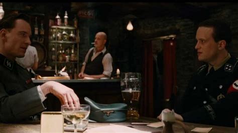  Inglourious Basterds: Uma História Alternativa de Vingança e Culinária Italiana!