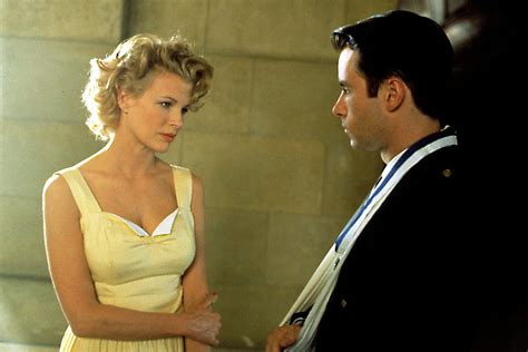 L.A. Confidential? Uma história noir hollywoodiana com toques de romance proibido!